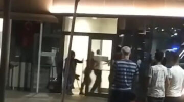 Çığlıklar, sopalar… 10 kişilik grup acili birbirine kattı.